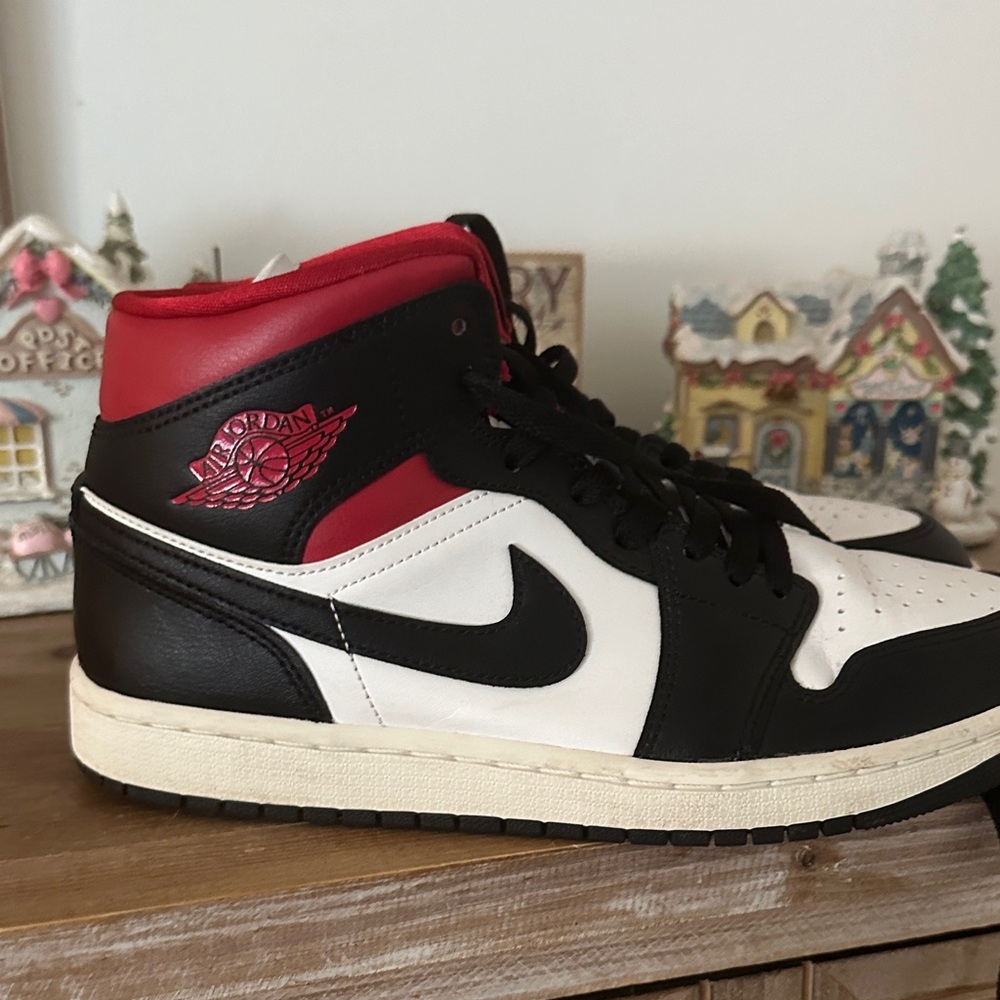 Nike Black and Red High-Top Sneakers